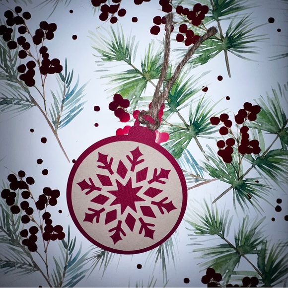 New handmade Red and off white Christmas Ornament/Gift tags set of 8 - Picture 3 of 7